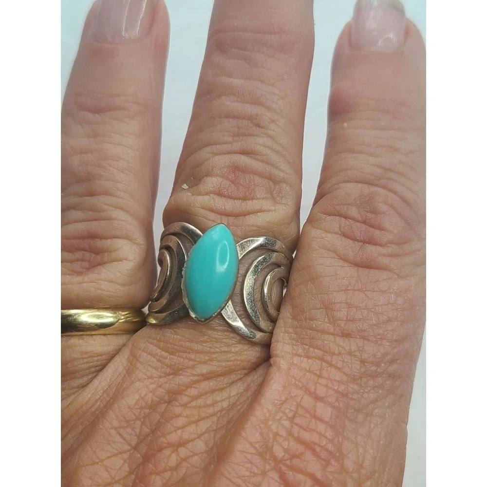 Sterling Silver Turquoise Ring With Swirly Design - Size 9 - Add Some Bling To Y